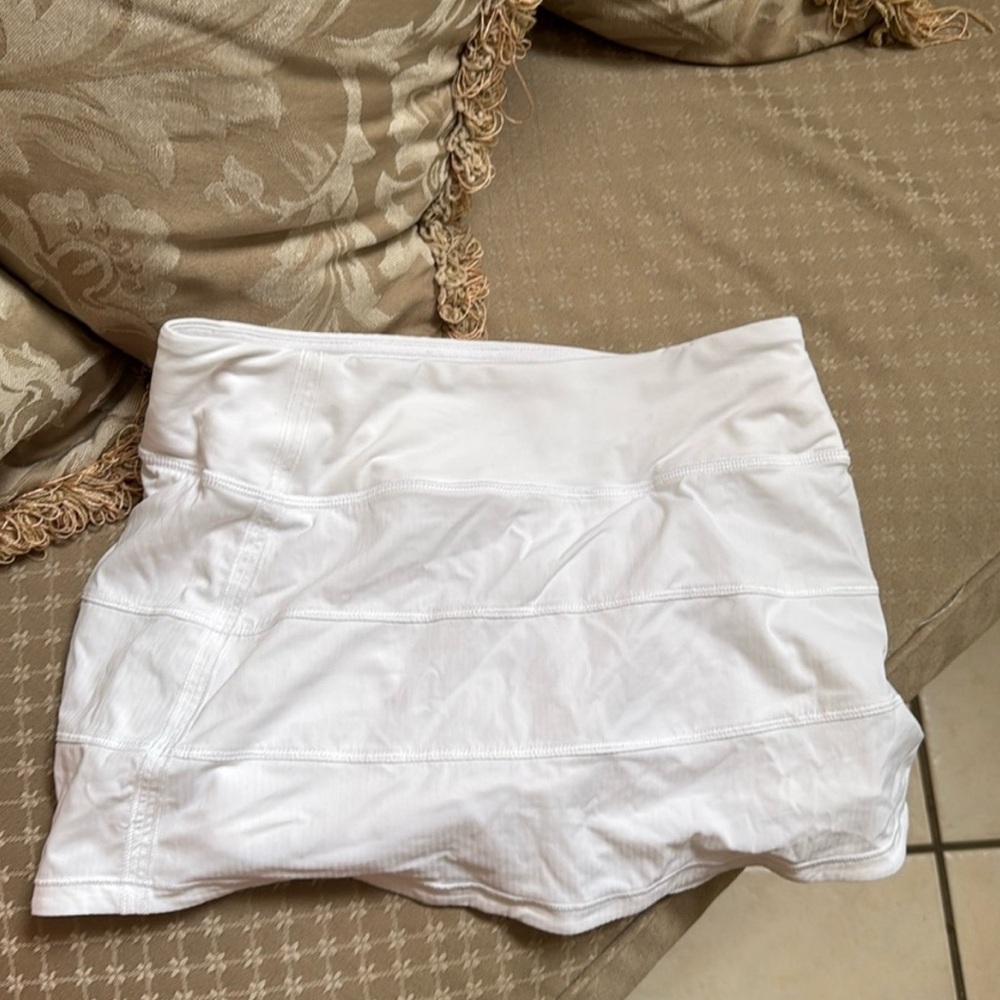 Reposhed- White lululemon skort size 2 (Never worn just didn’t fit) No flaws